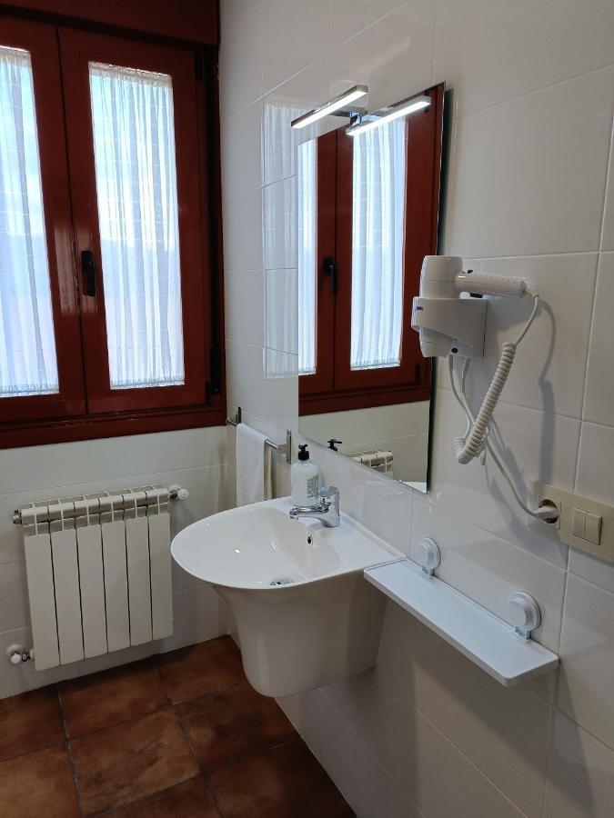 Mirador De Ribadiso Hostel อาร์ซูอา ภายนอก รูปภาพ